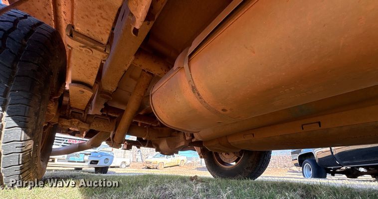 image for item ET1205 1999 GMC Sierra 1500 pickup truck