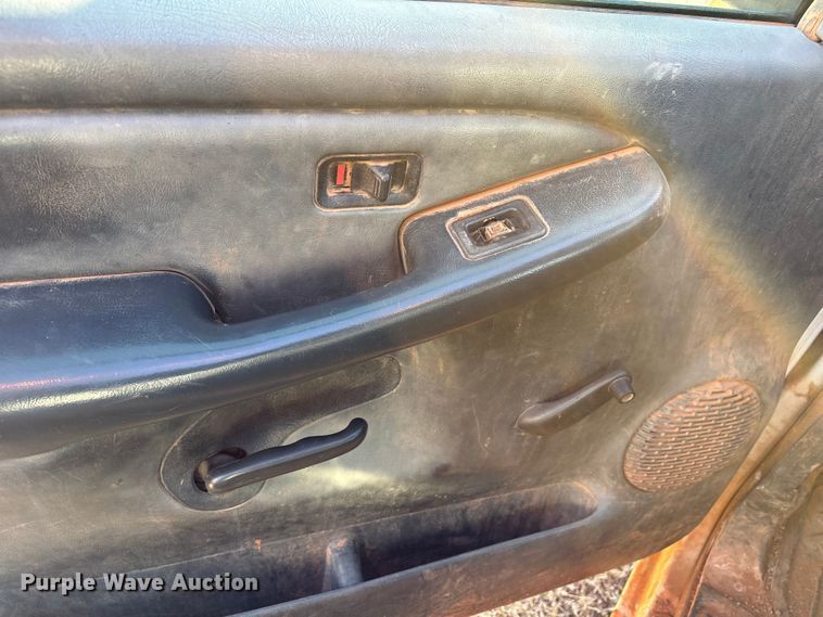 image for item ET1205 1999 GMC Sierra 1500 pickup truck