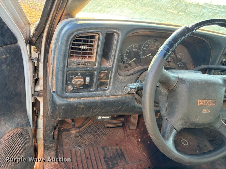 image for item ET1205 1999 GMC Sierra 1500 pickup truck