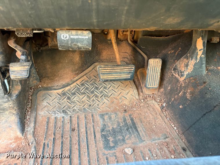 image for item ET1205 1999 GMC Sierra 1500 pickup truck