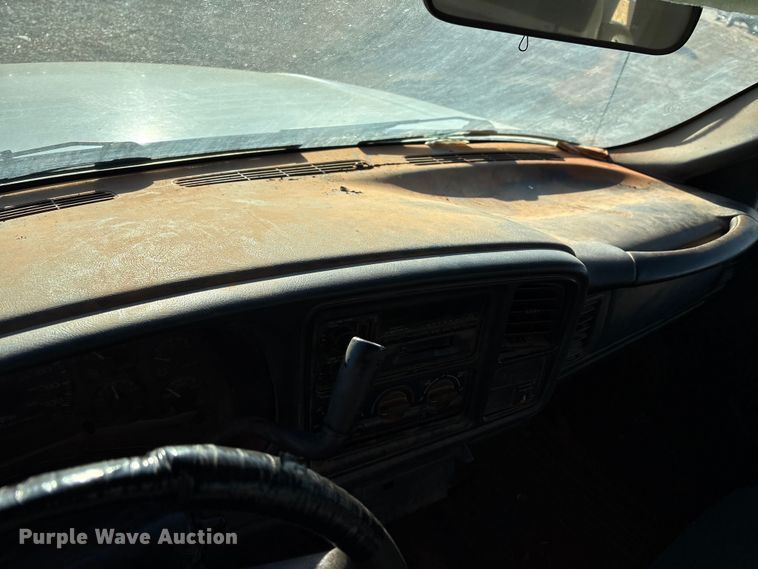 image for item ET1205 1999 GMC Sierra 1500 pickup truck