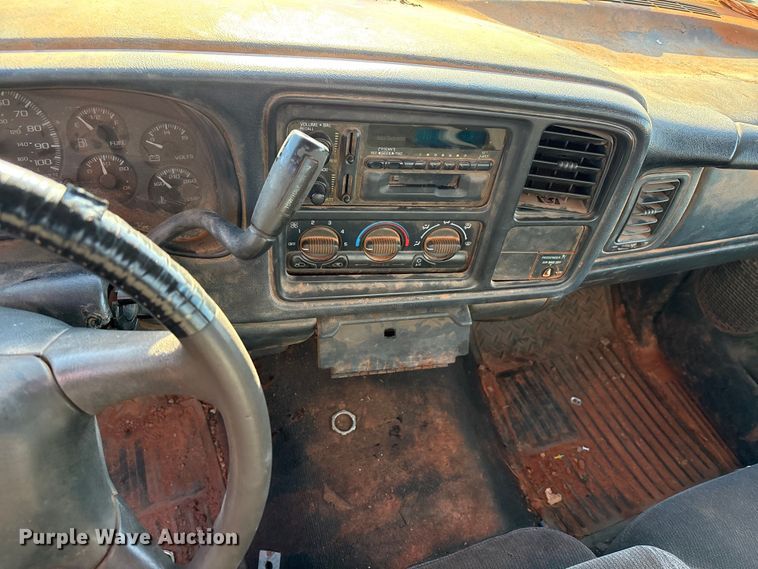 image for item ET1205 1999 GMC Sierra 1500 pickup truck