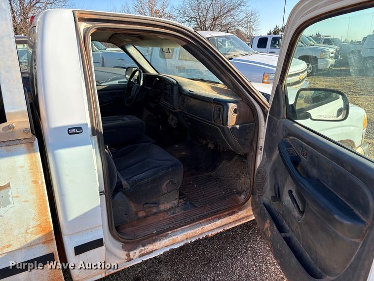 image for item ET1205 1999 GMC Sierra 1500 pickup truck