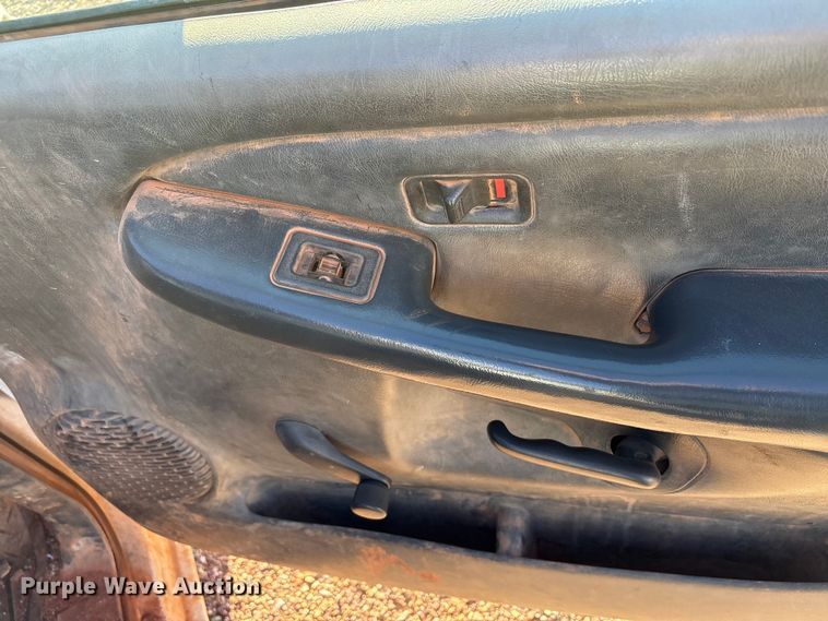 image for item ET1205 1999 GMC Sierra 1500 pickup truck