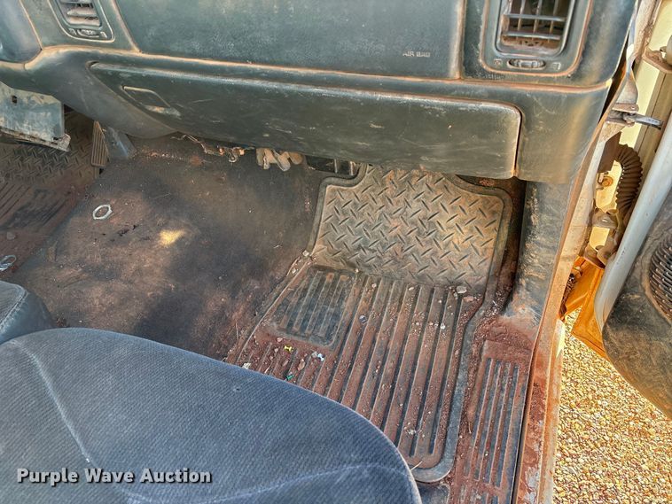 image for item ET1205 1999 GMC Sierra 1500 pickup truck