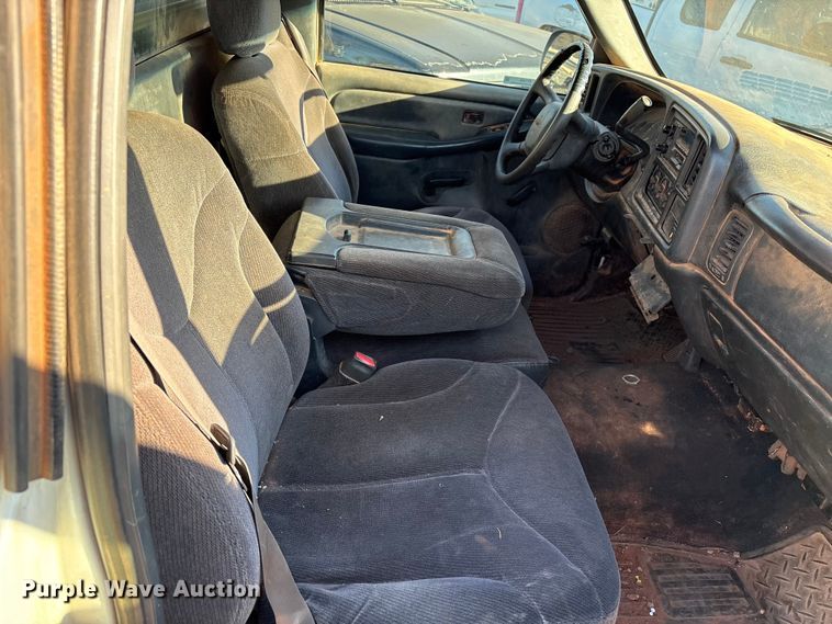 image for item ET1205 1999 GMC Sierra 1500 pickup truck