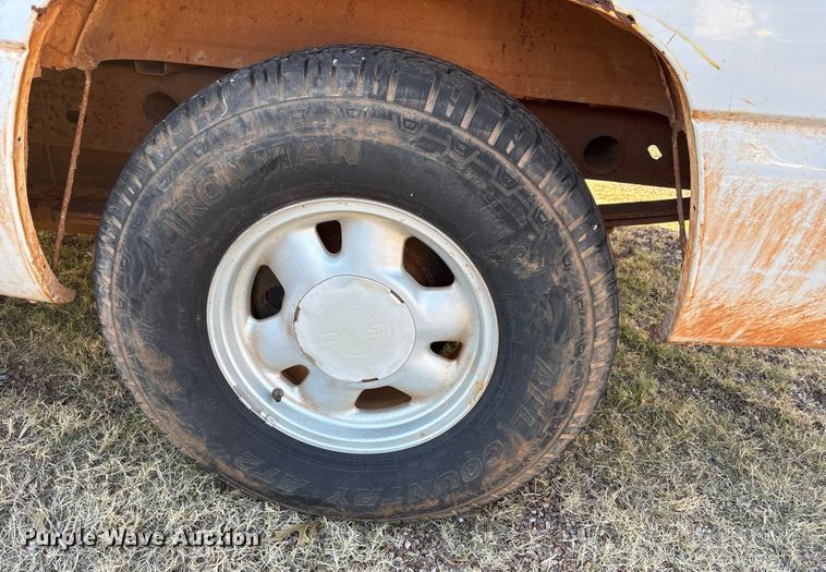 image for item ET1205 1999 GMC Sierra 1500 pickup truck