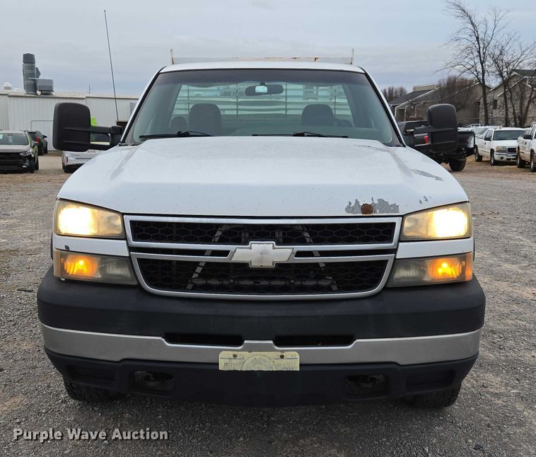 image for item ET1210 2007 Chevrolet Silverado Classic 2500 pickup truck