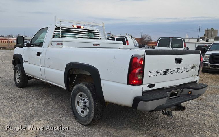 image for item ET1210 2007 Chevrolet Silverado Classic 2500 pickup truck