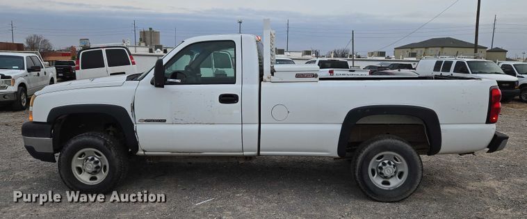 image for item ET1210 2007 Chevrolet Silverado Classic 2500 pickup truck