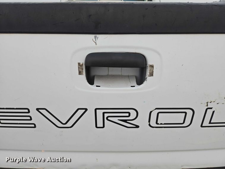 image for item ET1210 2007 Chevrolet Silverado Classic 2500 pickup truck