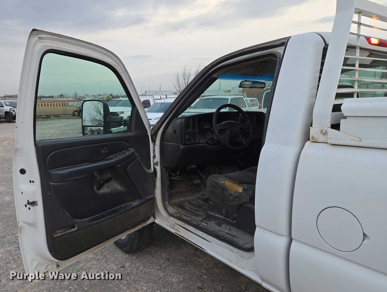 image for item ET1210 2007 Chevrolet Silverado Classic 2500 pickup truck