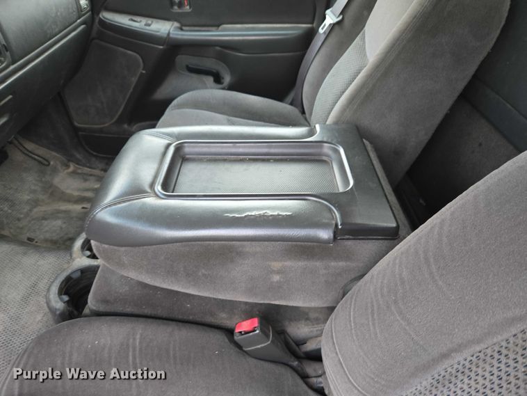 image for item ET1210 2007 Chevrolet Silverado Classic 2500 pickup truck