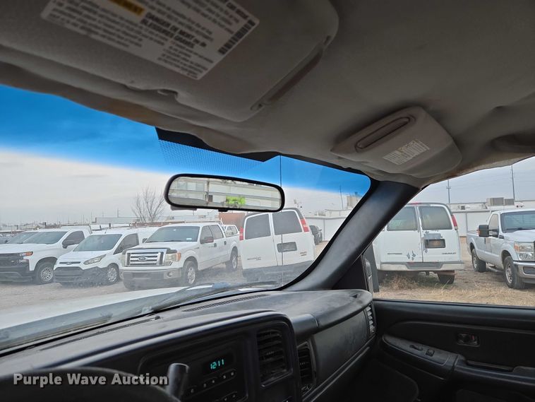 image for item ET1210 2007 Chevrolet Silverado Classic 2500 pickup truck