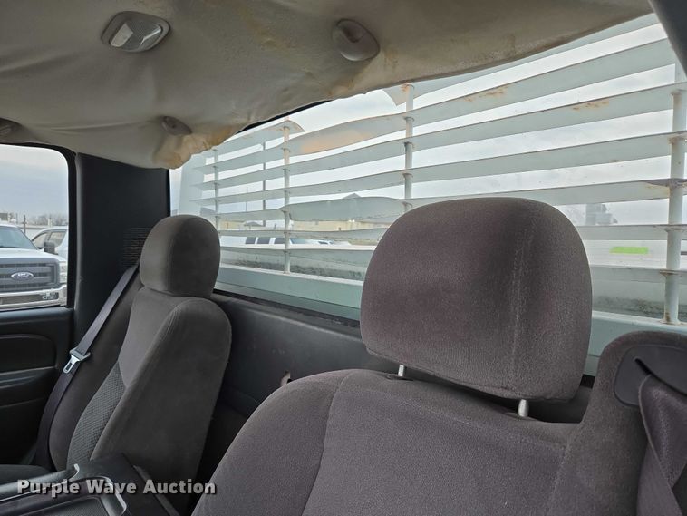 image for item ET1210 2007 Chevrolet Silverado Classic 2500 pickup truck