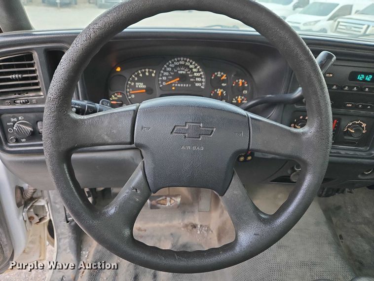 image for item ET1210 2007 Chevrolet Silverado Classic 2500 pickup truck