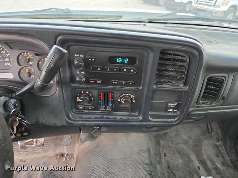 image for item ET1210 2007 Chevrolet Silverado Classic 2500 pickup truck