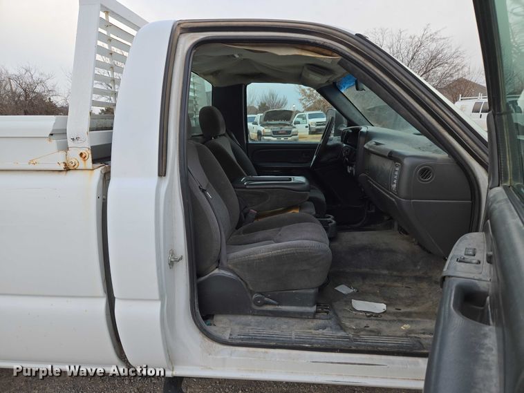 image for item ET1210 2007 Chevrolet Silverado Classic 2500 pickup truck