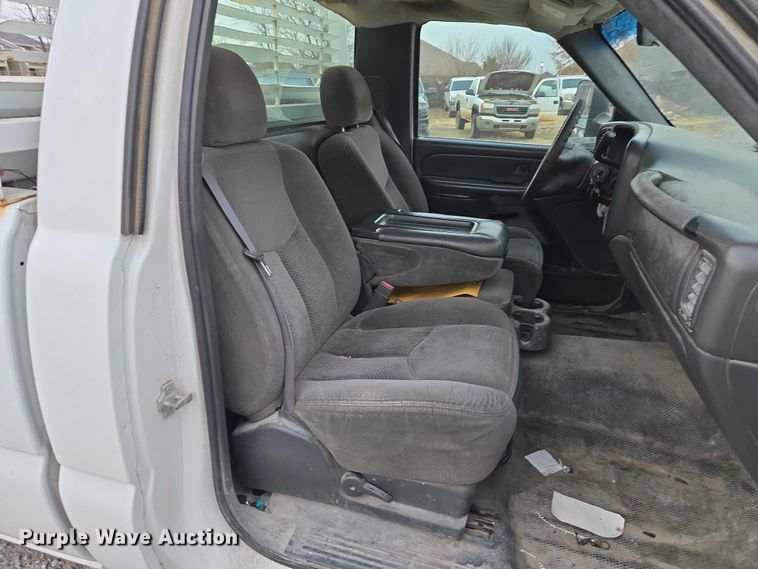 image for item ET1210 2007 Chevrolet Silverado Classic 2500 pickup truck