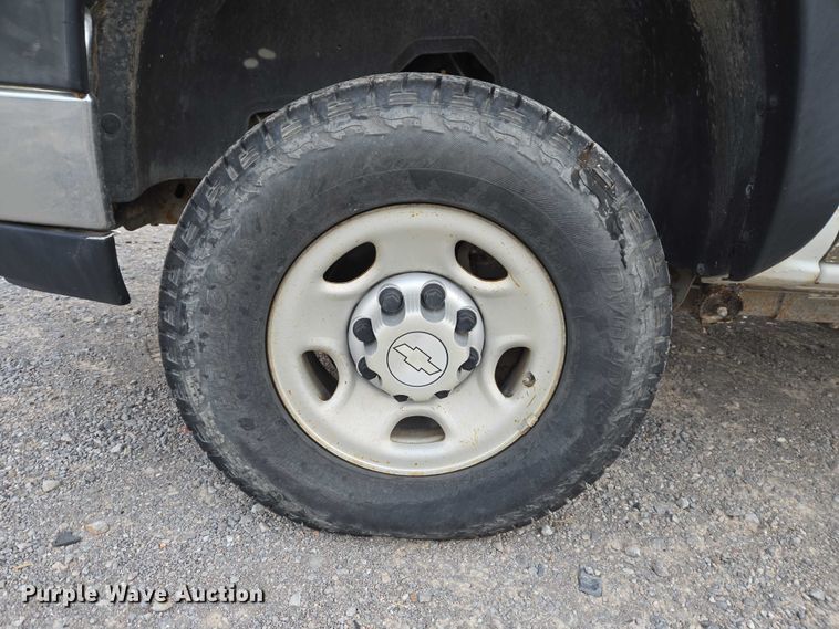 image for item ET1210 2007 Chevrolet Silverado Classic 2500 pickup truck