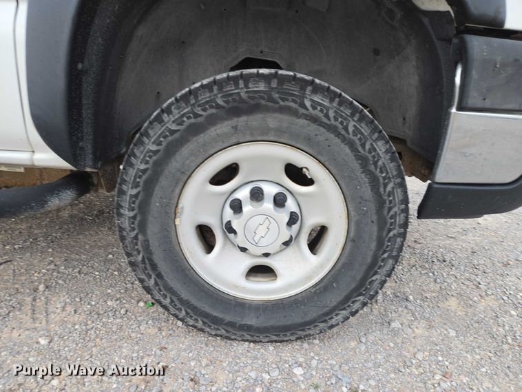 image for item ET1210 2007 Chevrolet Silverado Classic 2500 pickup truck