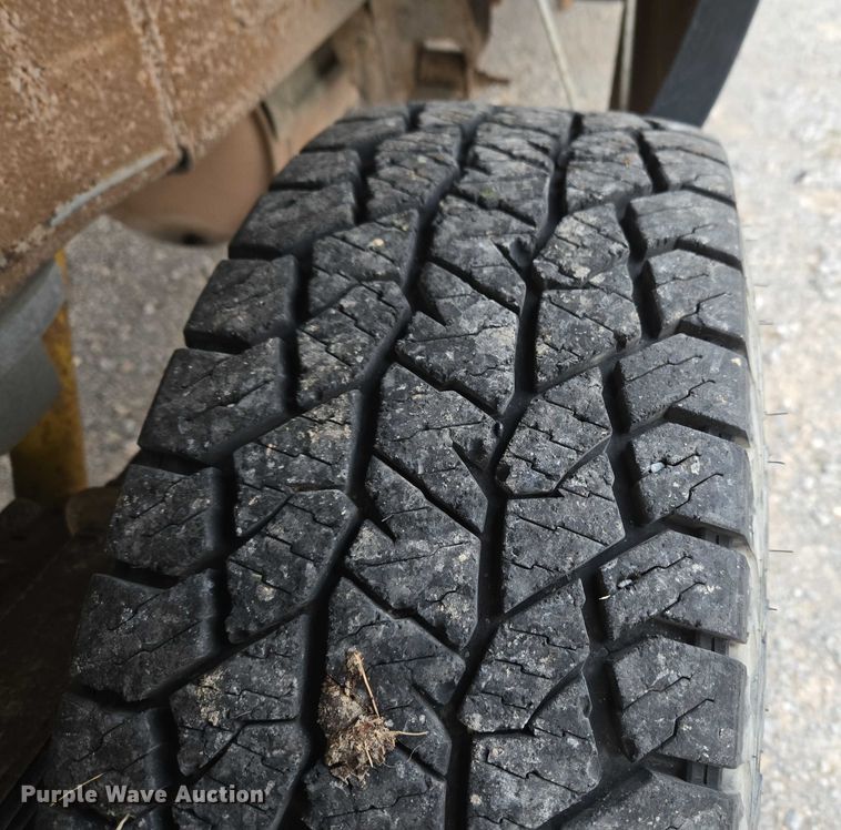 image for item ET1210 2007 Chevrolet Silverado Classic 2500 pickup truck