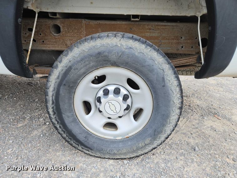 image for item ET1210 2007 Chevrolet Silverado Classic 2500 pickup truck