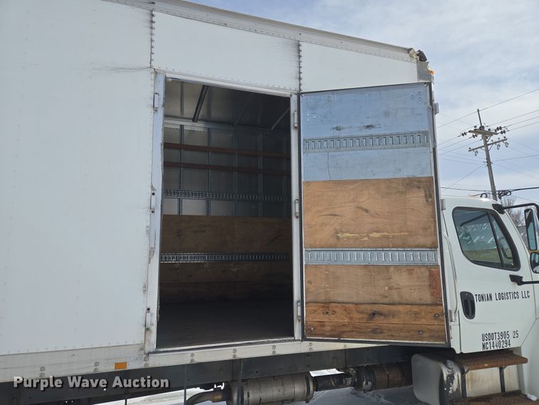 image for item ET1213 2015 Freightliner M2 box truck