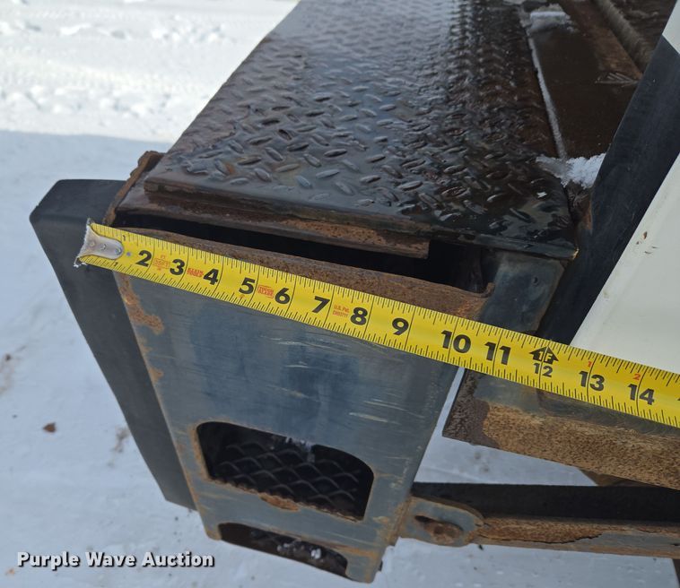 image for item ET1213 2015 Freightliner M2 box truck