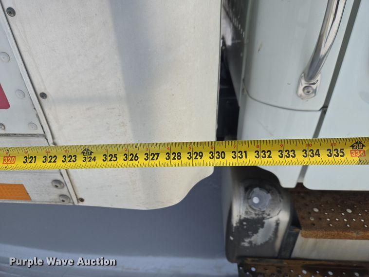 image for item ET1213 2015 Freightliner M2 box truck