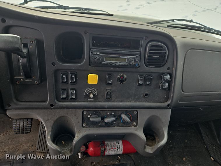 image for item ET1213 2015 Freightliner M2 box truck