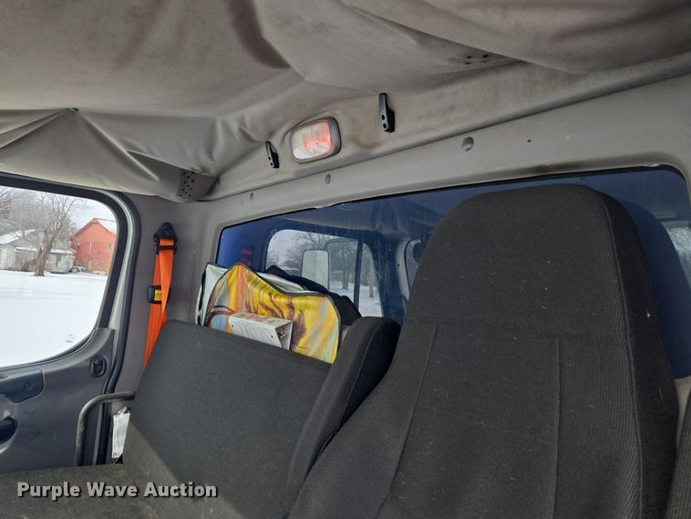 image for item ET1213 2015 Freightliner M2 box truck