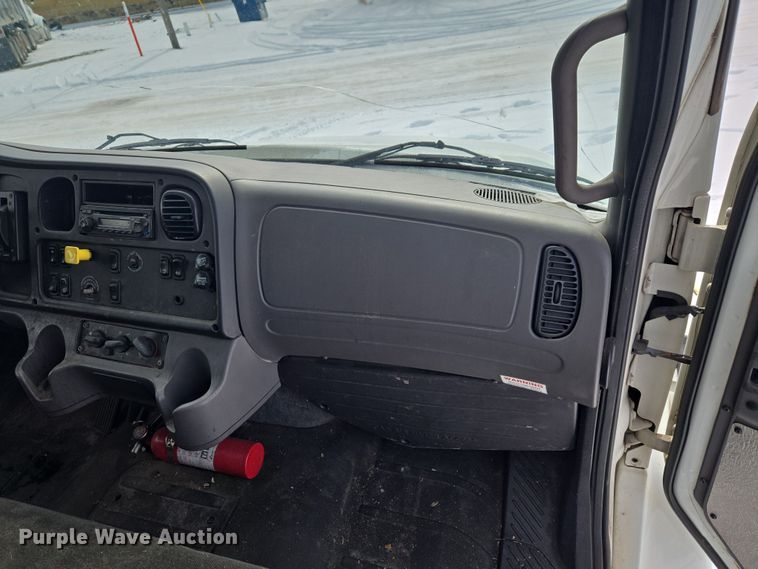 image for item ET1213 2015 Freightliner M2 box truck