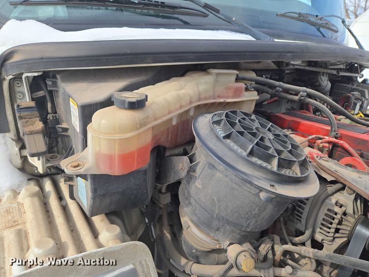 image for item ET1213 2015 Freightliner M2 box truck