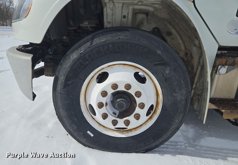 image for item ET1213 2015 Freightliner M2 box truck