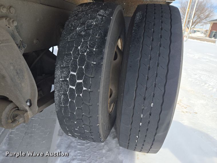 image for item ET1213 2015 Freightliner M2 box truck