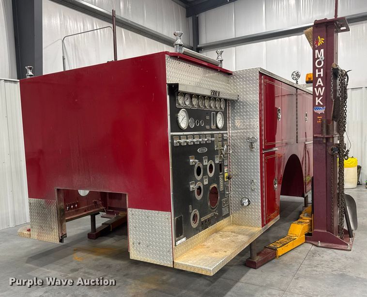 image for item ET4377 1989 Waterous  YB pumper fire truck body