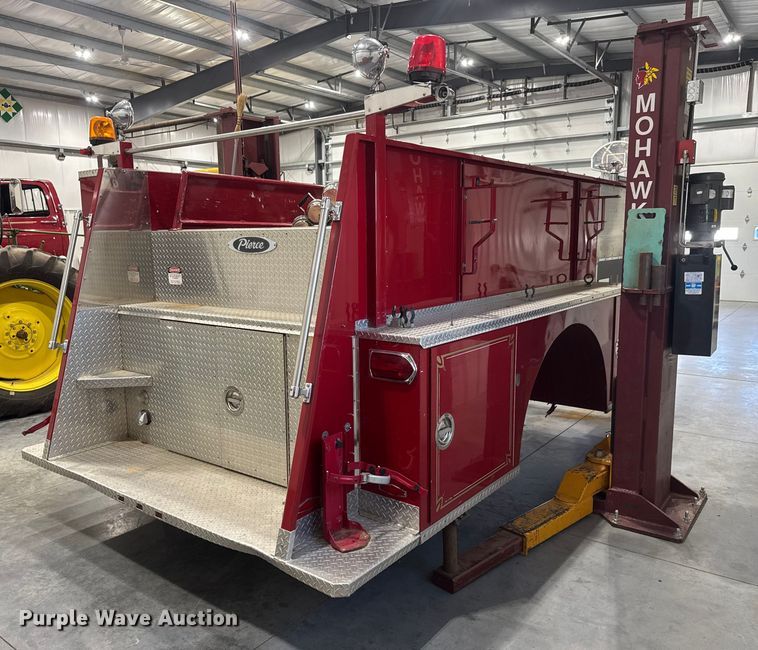image for item ET4377 1989 Waterous  YB pumper fire truck body