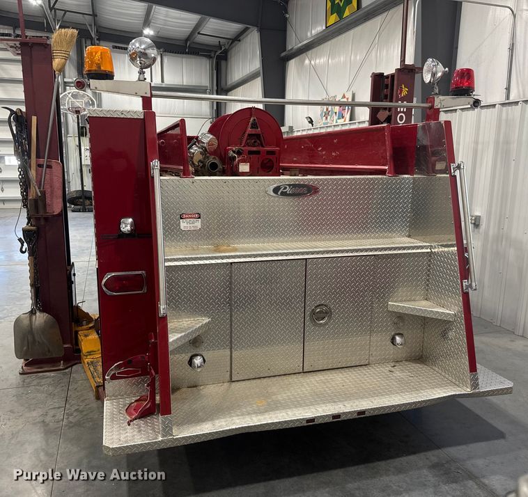 image for item ET4377 1989 Waterous  YB pumper fire truck body