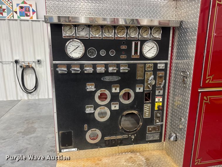 image for item ET4377 1989 Waterous  YB pumper fire truck body