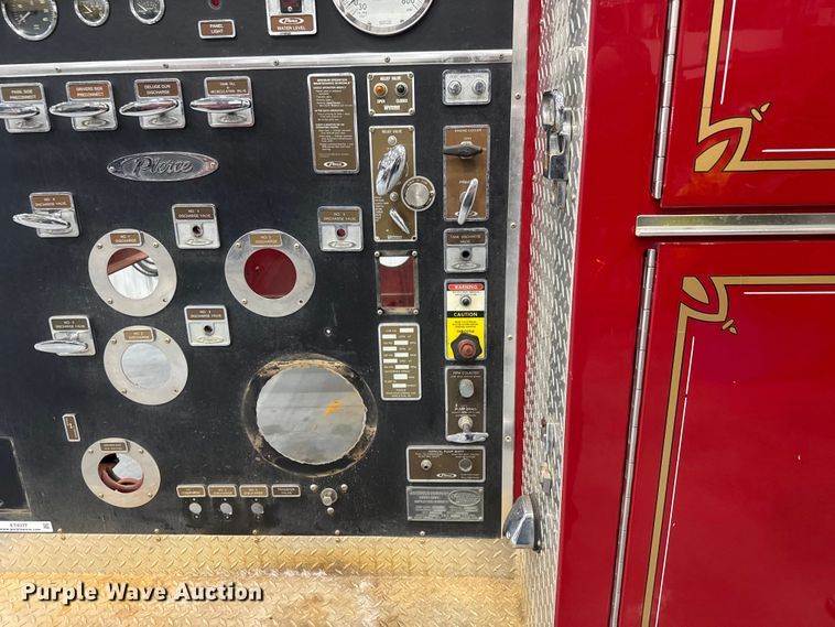 image for item ET4377 1989 Waterous  YB pumper fire truck body