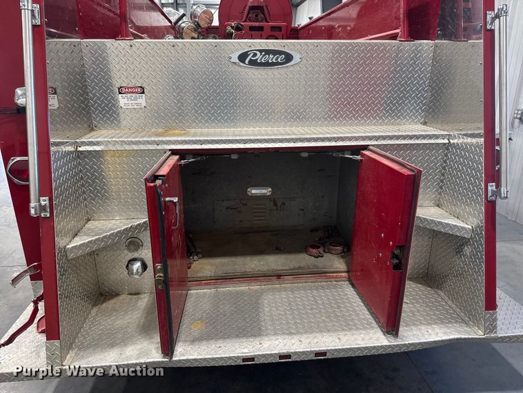 image for item ET4377 1989 Waterous  YB pumper fire truck body