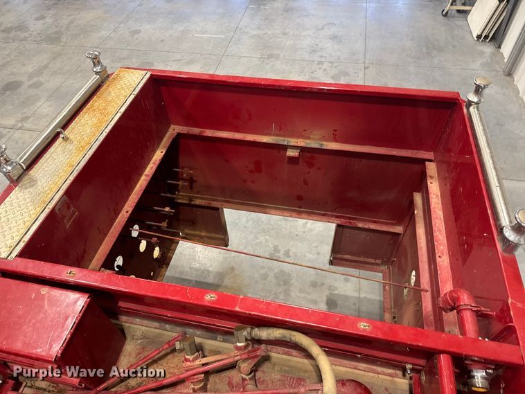 image for item ET4377 1989 Waterous  YB pumper fire truck body