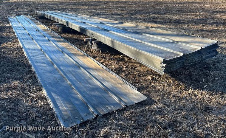 image for item ET4378 Approximately 55 sheets of metal siding/roofing