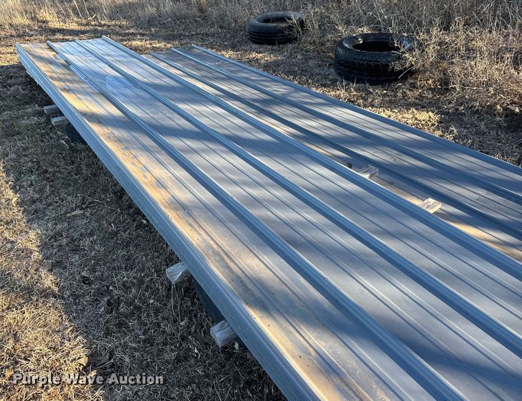 image for item ET4378 Approximately 55 sheets of metal siding/roofing