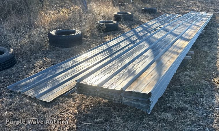 image for item ET4378 Approximately 55 sheets of metal siding/roofing