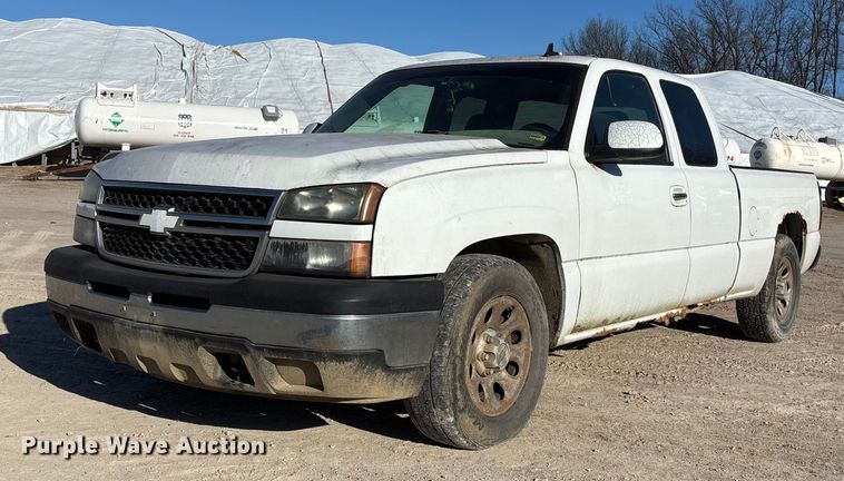 image for item ET4412 2006 Chevrolet Silverado 1500 Ext. Cab pickup truck