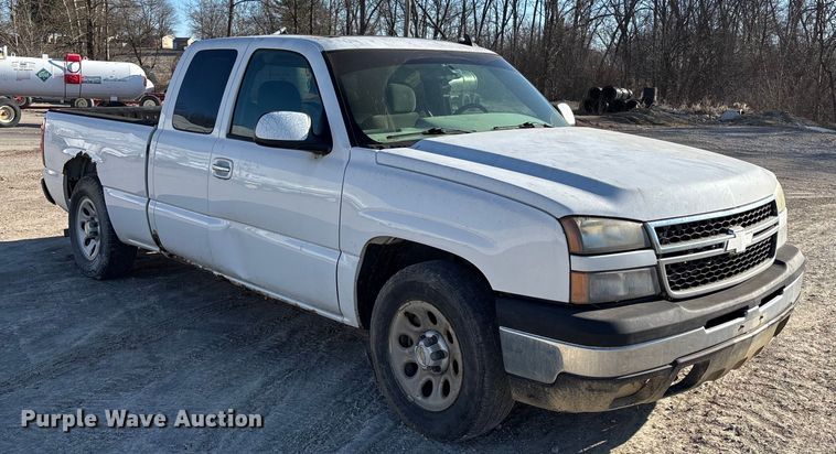 image for item ET4412 2006 Chevrolet Silverado 1500 Ext. Cab pickup truck