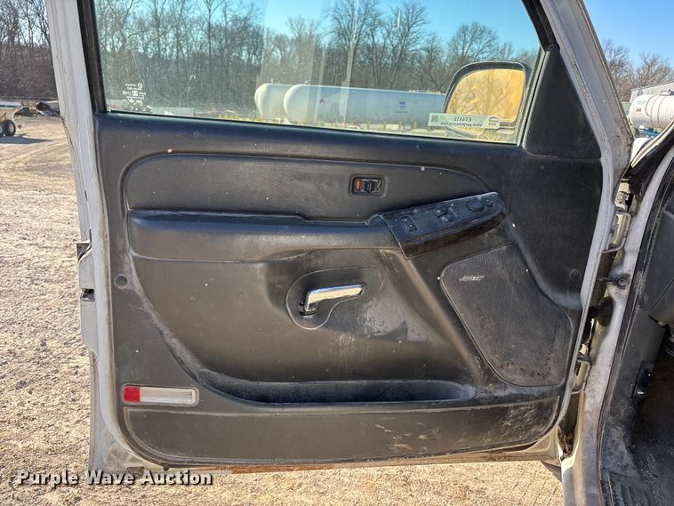 image for item ET4412 2006 Chevrolet Silverado 1500 Ext. Cab pickup truck