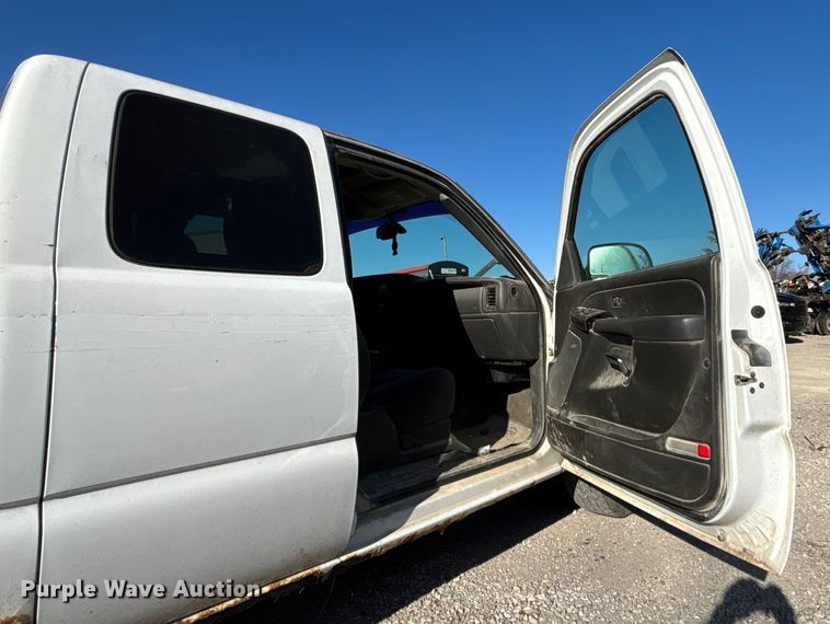 image for item ET4412 2006 Chevrolet Silverado 1500 Ext. Cab pickup truck